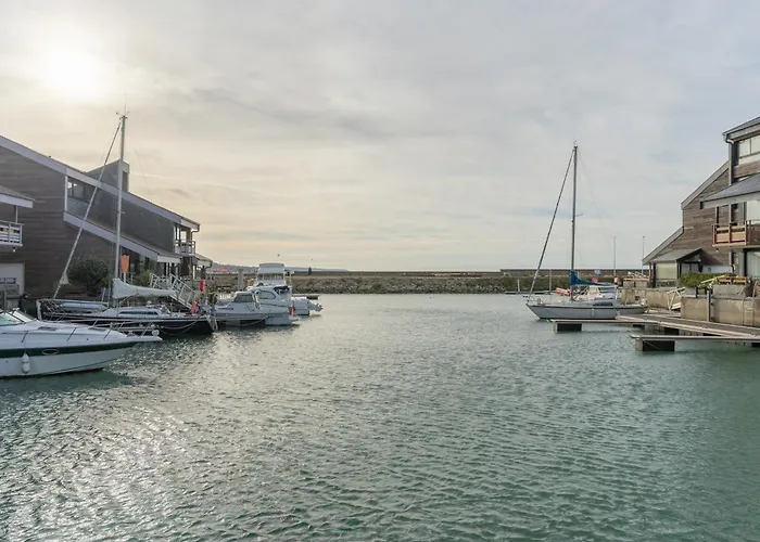 Apartment 121 Marinas - 3 Bedroom - Parking *
