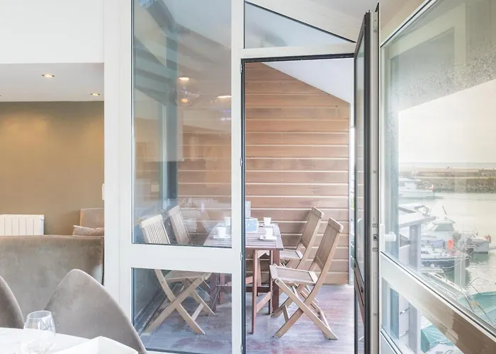 121 Marinas - 3 Bedroom - Parking *